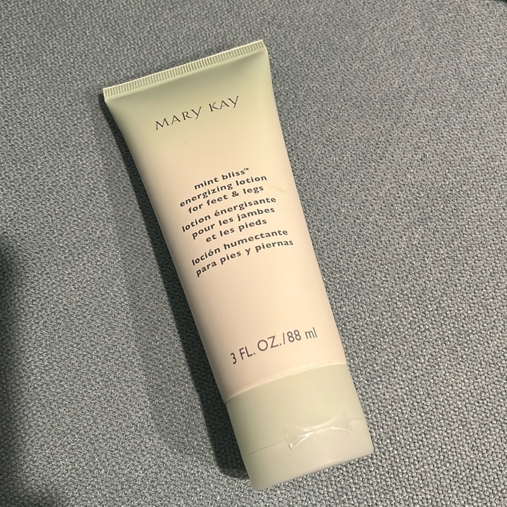 FREE w BUNDLE add-on Mary Kay Mint Bliss NWOB energizing lotion for feet